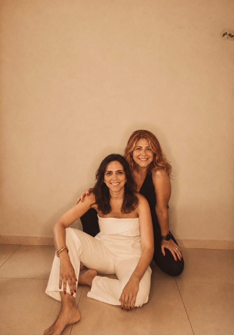 Ana Sarreta e Ana Daltri, amigas e fundadoras do Xamanas, em um momento de leveza e proximidade.